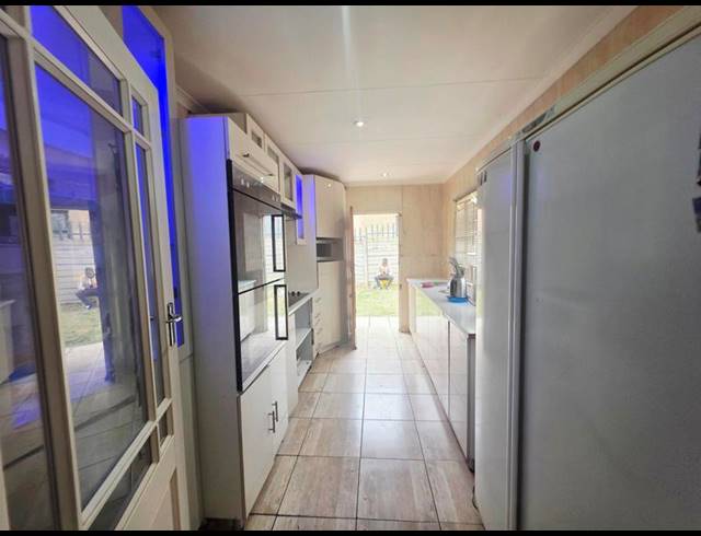 3 BEDROOM HOUSE FOR SALE IN BIRCH ACRES